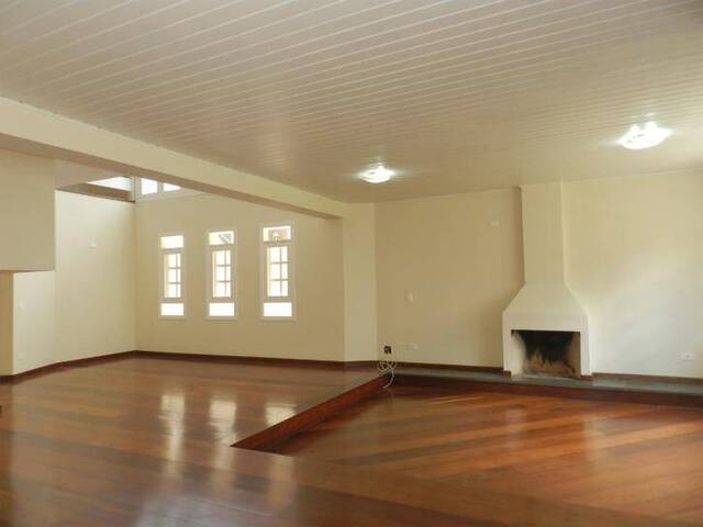 Casa para Venda em Santana de Parnaíba - 4