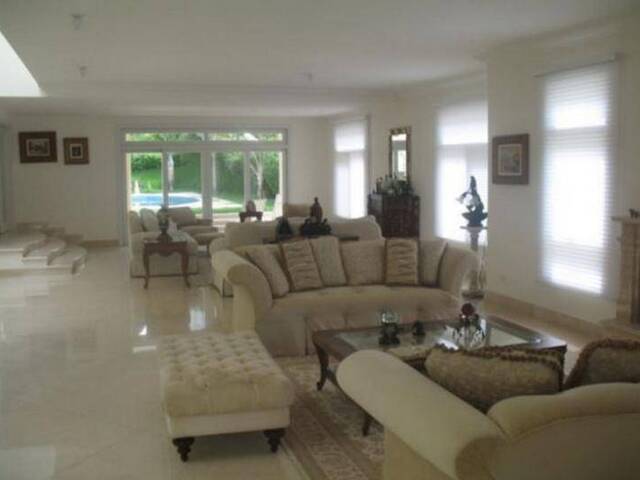 Casa para Venda em Santana de Parnaíba - 2