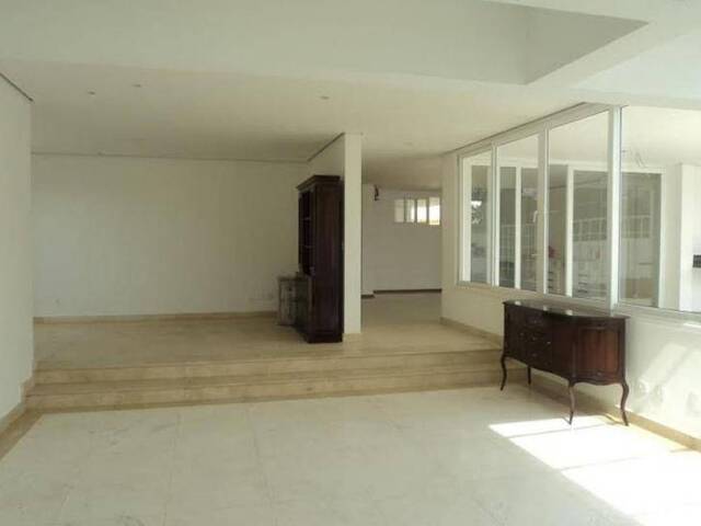 Casa para Venda em Santana de Parnaíba - 5