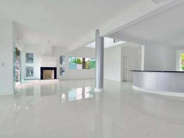 Casa para Venda em Santana de Parnaíba - 4