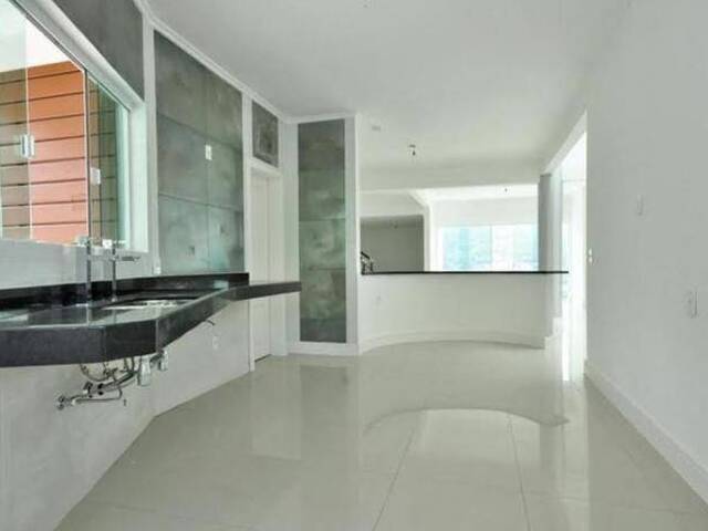 Casa para Venda em Santana de Parnaíba - 5