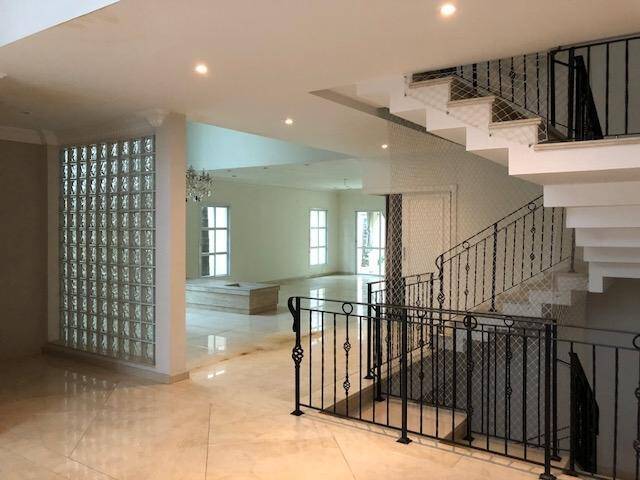 Casa para Venda em Santana de Parnaíba - 3