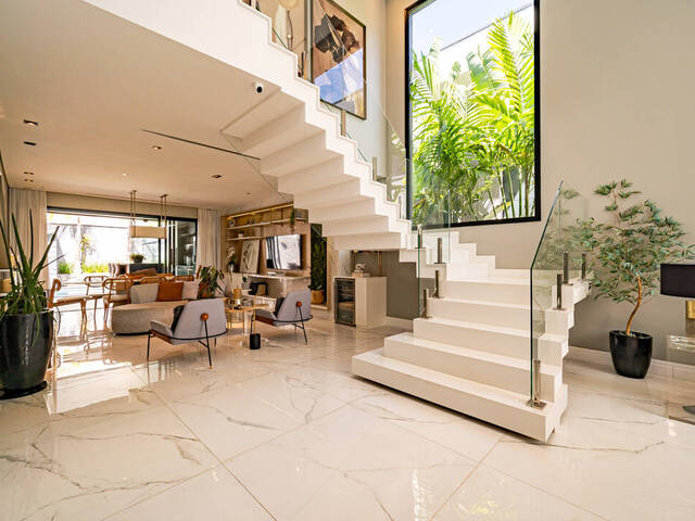 #8240 - Casa para Venda em Santana de Parnaíba - SP