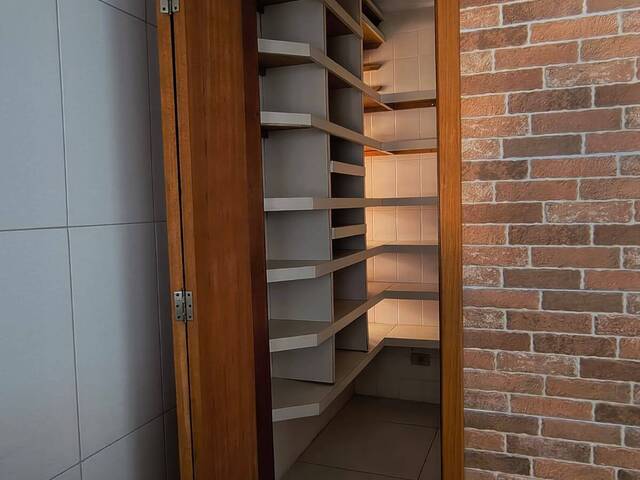 Casa para Venda em Santana de Parnaíba - 4