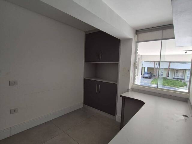 Casa para Venda em Santana de Parnaíba - 2
