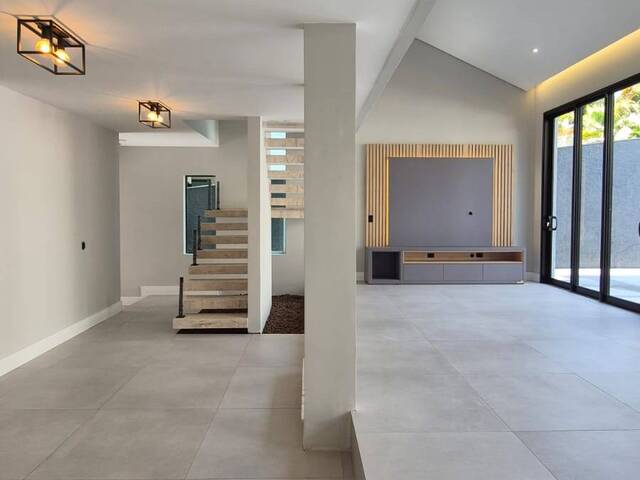 Casa para Venda em Santana de Parnaíba - 4