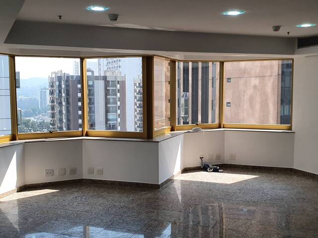 Locação em Alphaville Centro Industrial e Empresarial/Alphaville. - Barueri