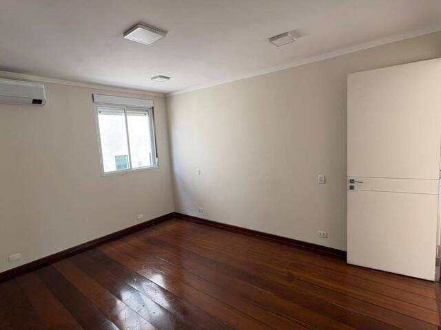 #8289 - Casa para Venda em Santana de Parnaíba - SP