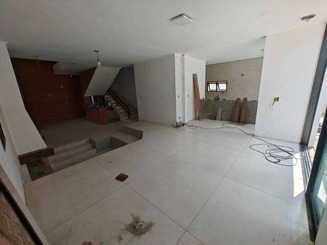 #8293 - Casa para Venda em Santana de Parnaíba - SP