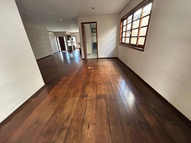 Casa para Venda em Santana de Parnaíba - 5