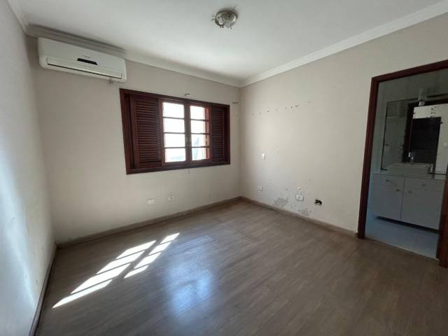 Casa para Venda em Santana de Parnaíba - 4