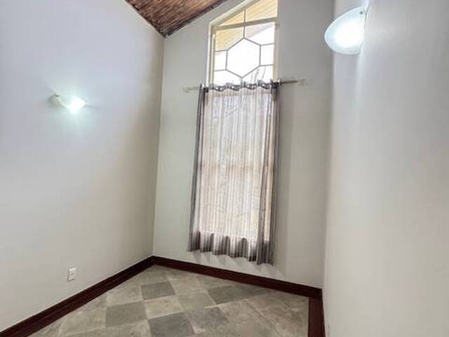 Casa para Locação em Santana de Parnaíba - 2