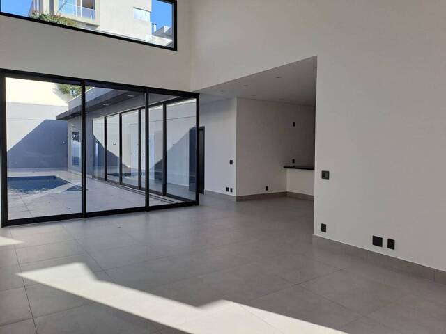 Casa para Venda em Santana de Parnaíba - 3