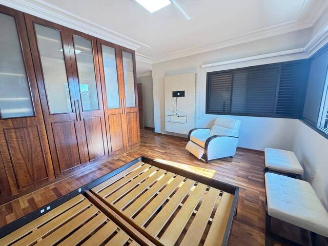 Casa para Venda em Santana de Parnaíba - 5