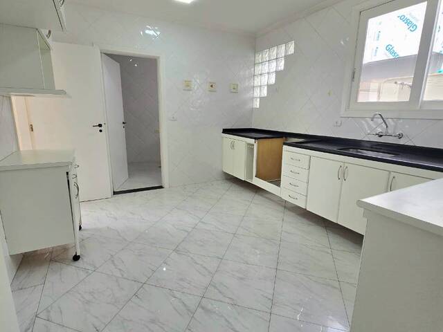 Casa para Venda em Santana de Parnaíba - 4