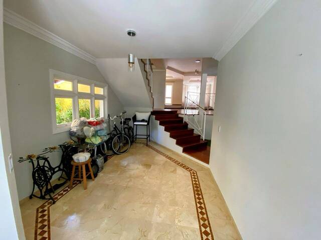 Casa para Venda em Santana de Parnaíba - 4