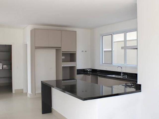 Casa para Venda em Santana de Parnaíba - 4