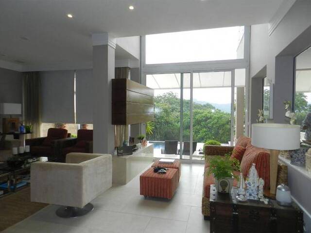 Casa para Venda em Santana de Parnaíba - 4