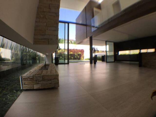 Casa para Venda em Santana de Parnaíba - 3