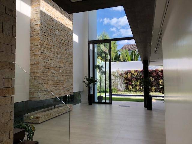 Casa para Venda em Santana de Parnaíba - 2