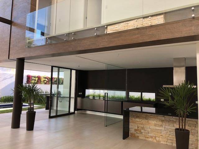 Casa para Venda em Santana de Parnaíba - 3