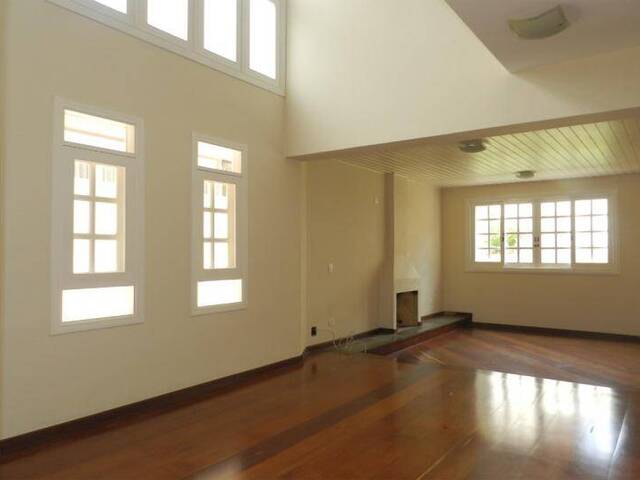 Casa para Venda em Santana de Parnaíba - 3