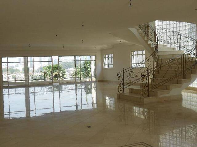 Casa para Venda em Santana de Parnaíba - 2