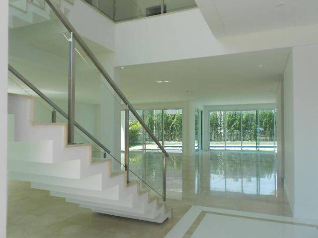 Casa para Venda em Santana de Parnaíba - 2