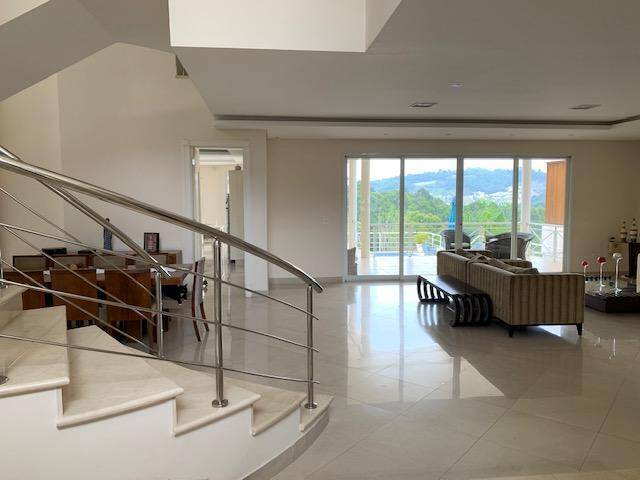 Casa para Venda em Santana de Parnaíba - 5