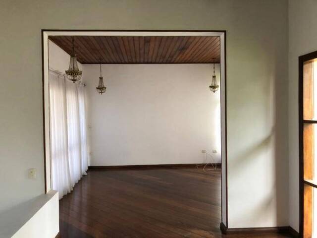 Casa para Venda em Santana de Parnaíba - 4