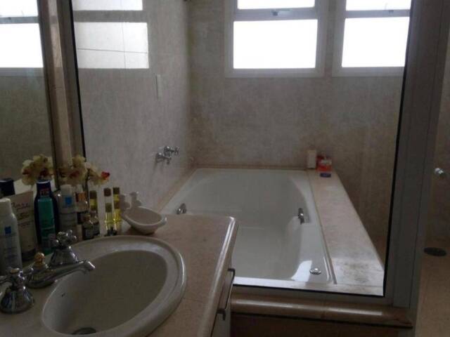 Casa para Venda em Santana de Parnaíba - 4