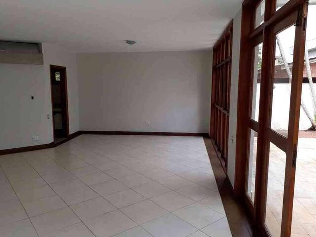 Casa para Venda em Santana de Parnaíba - 3