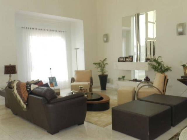 Casa para Venda em Santana de Parnaíba - 2