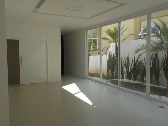 Casa para Venda em Santana de Parnaíba - 5