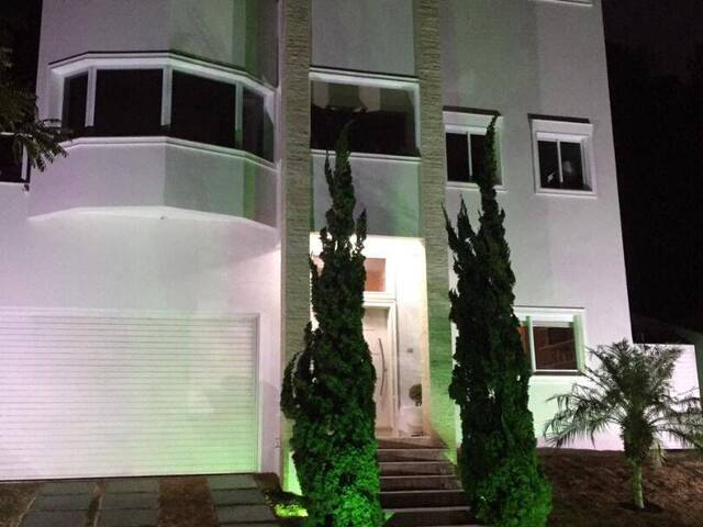 Casa para Venda em Santana de Parnaíba - 5