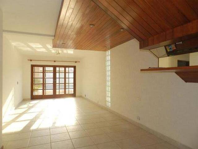 Casa para Venda em Santana de Parnaíba - 2