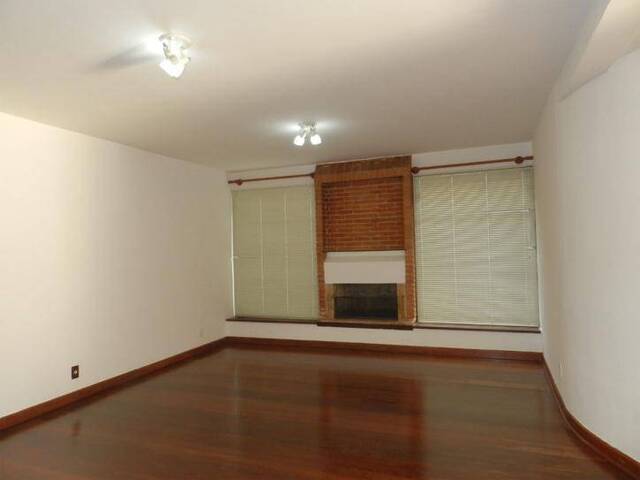 Casa para Venda em Santana de Parnaíba - 3