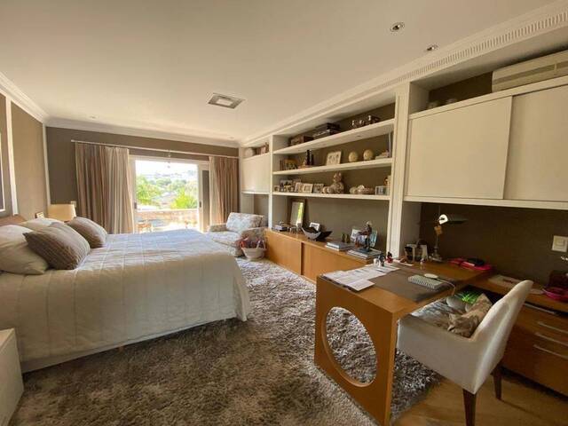 Casa para Venda em Santana de Parnaíba - 3