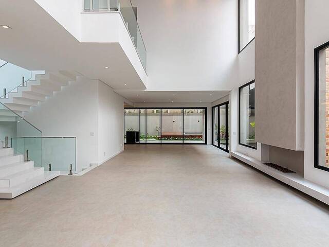 Casa para Venda em Santana de Parnaíba - 4