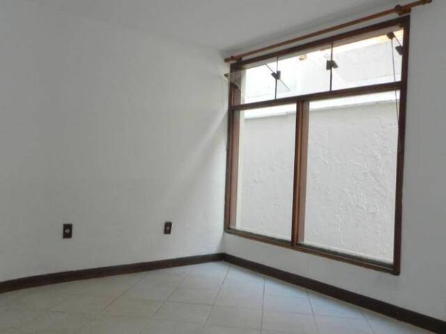 Casa para Venda em Santana de Parnaíba - 4