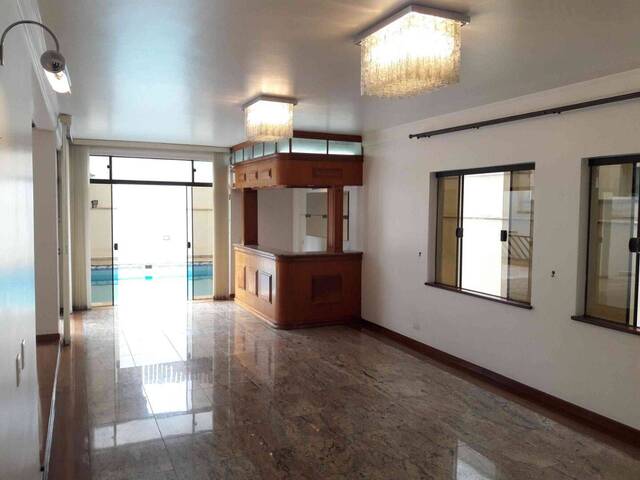 Casa para Locação em Santana de Parnaíba - 2