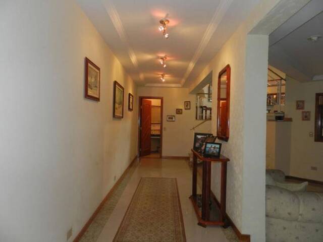 Casa para Venda em Santana de Parnaíba - 3