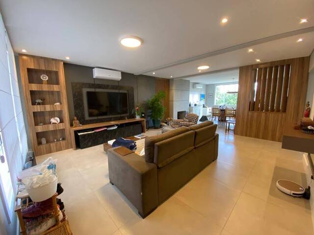 Casa para Venda em Santana de Parnaíba - 3