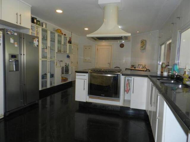 Casa para Venda em Santana de Parnaíba - 3