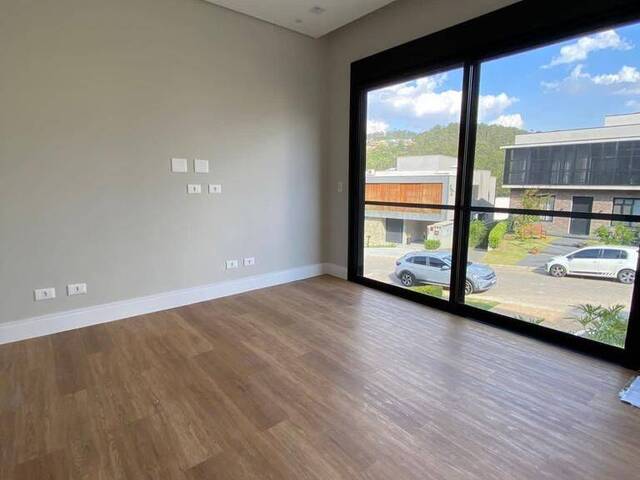 Casa para Venda em Santana de Parnaíba - 4