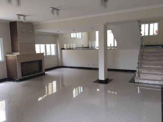 Casa para Venda em Santana de Parnaíba - 2