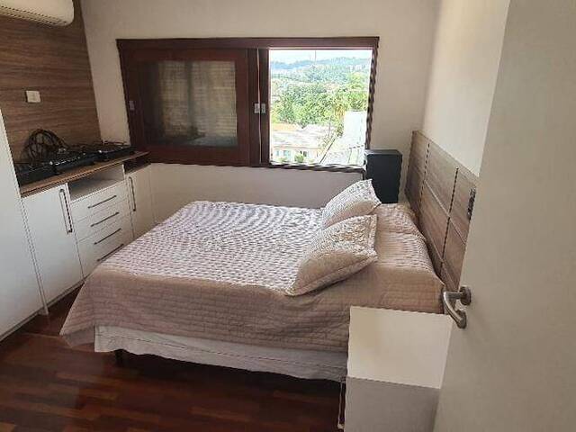 Casa para Venda em Santana de Parnaíba - 5