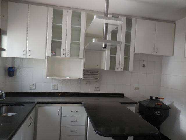 Casa para Venda em Santana de Parnaíba - 4