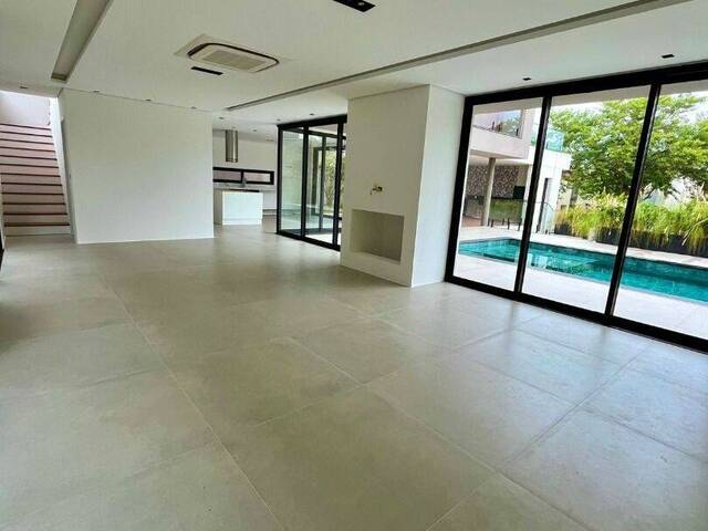 Casa para Venda em Santana de Parnaíba - 4