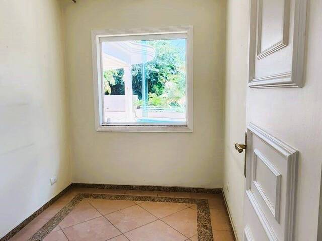 Casa para Venda em Santana de Parnaíba - 2